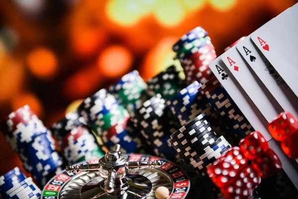 Live Sic Bo dealer at nero188 studio with three dice and betting layout